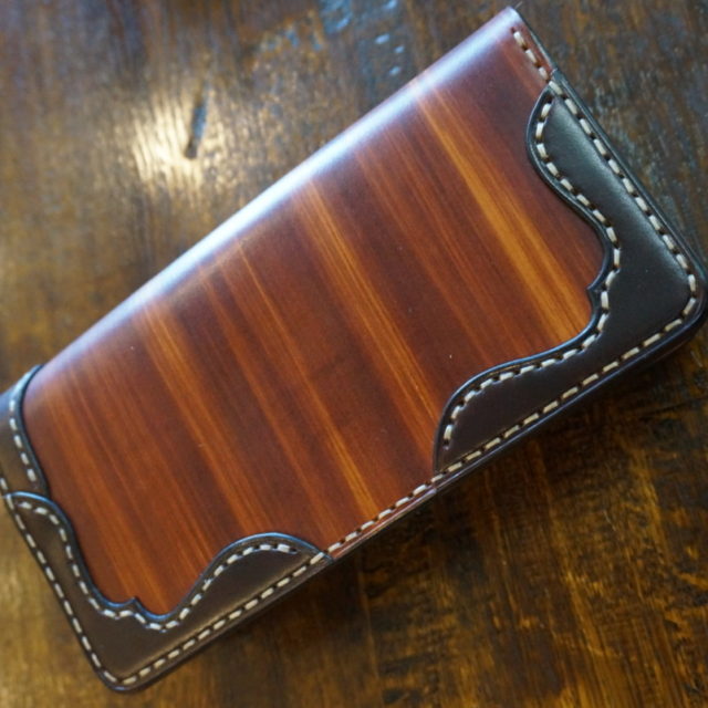 wood color wallet model image