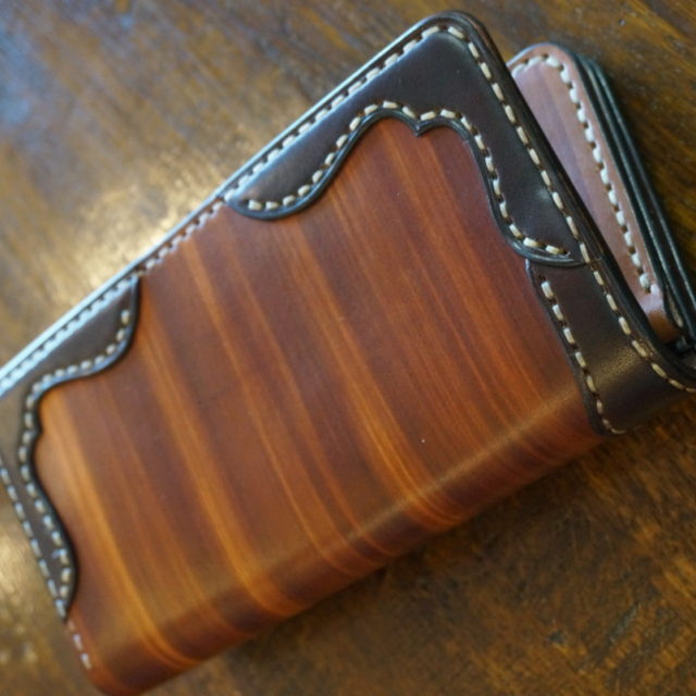 wood color wallet model image