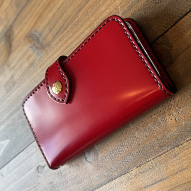 赤いコードバン スマホケース image