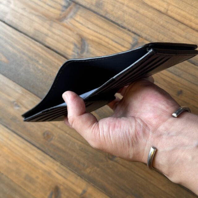 お札が多く入るショートウォレット image