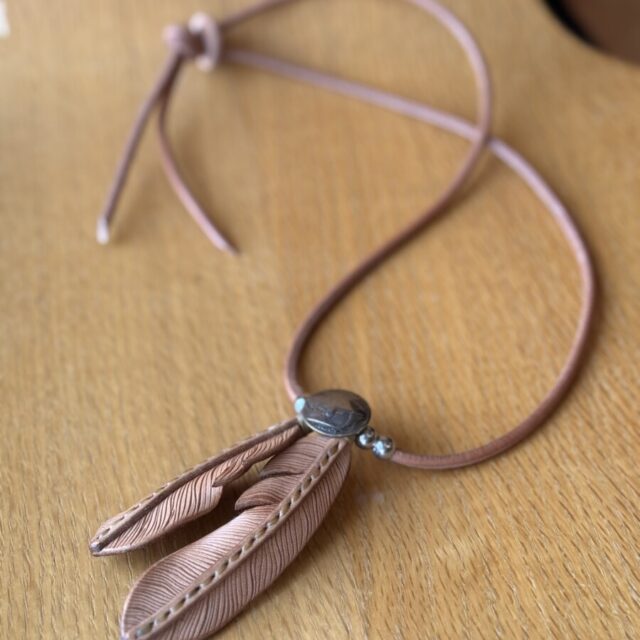 ハンドメイドフェザー アンティークシルバー フェザー5×28mm（20ヶ） : ビーズアンドパーツ