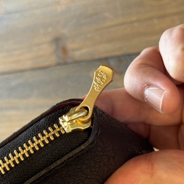 サメ革 カードも入るラウンドジップ キーケース image