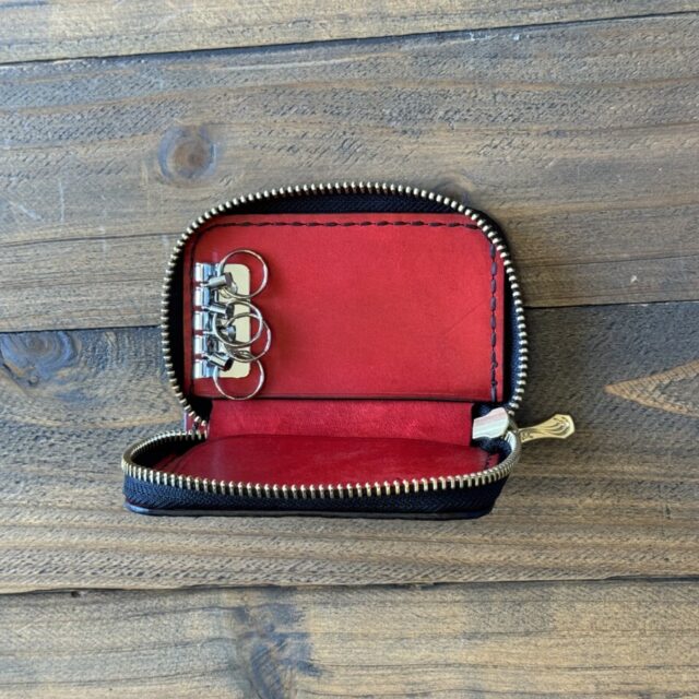 サメ革 カードも入るラウンドジップ キーケース image