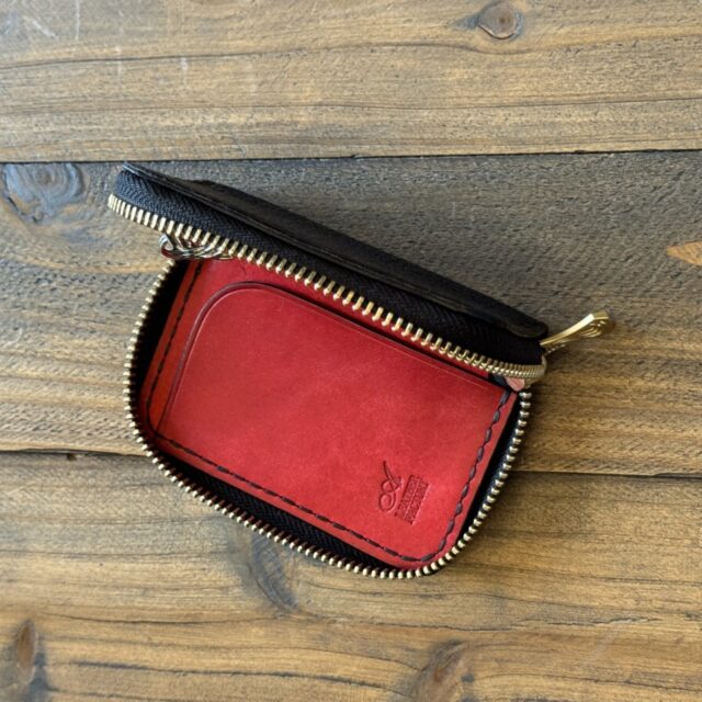 サメ革 カードも入るラウンドジップ キーケース image