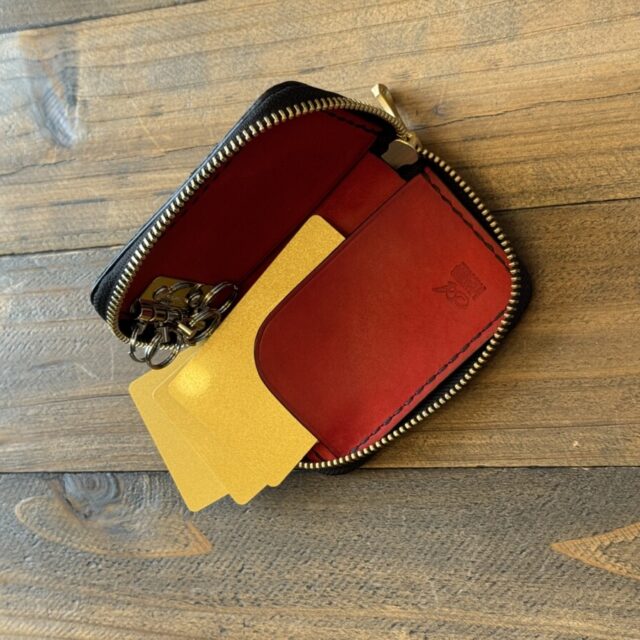 サメ革 カードも入るラウンドジップ キーケース image