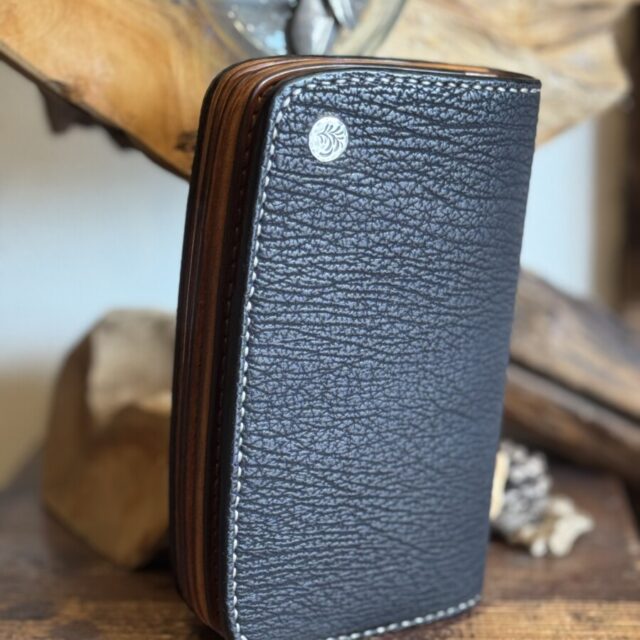 表革の張り替え サメ革 image