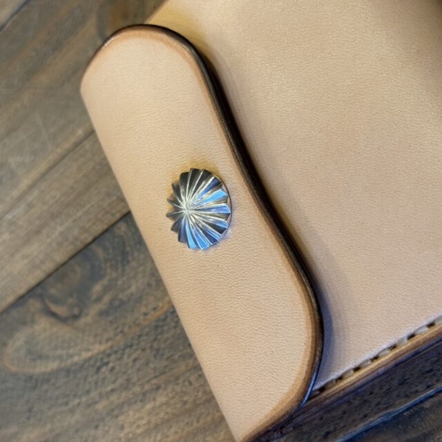 右利きの方に使い易い、コンパクトウォレット image