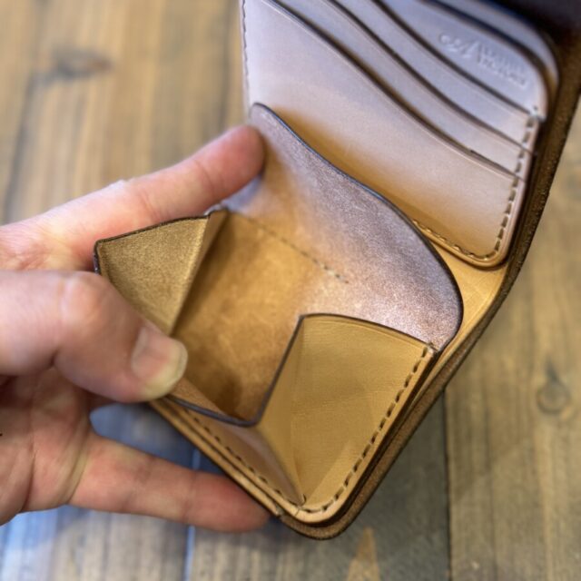 右利きの方に使い易い、コンパクトウォレット image