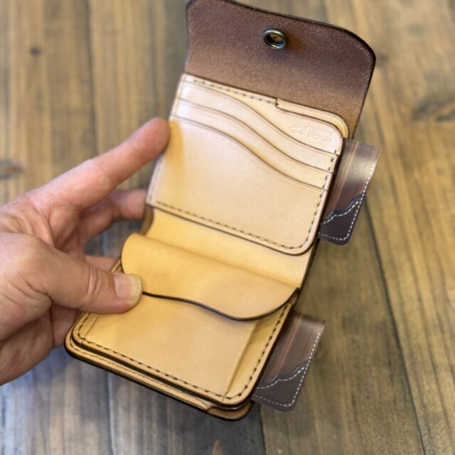 右利きの方に使い易い、コンパクトウォレット image